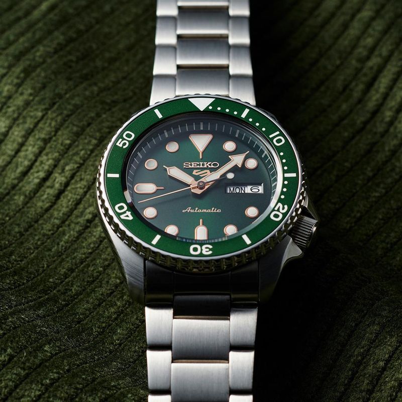 SEIKO 5 SPORTS MENS 43MM 100M AUTOMATIC SRPD63K1