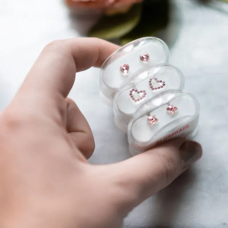 Øredobber i medisinsk plast Hjerte rosa 15-0121-24