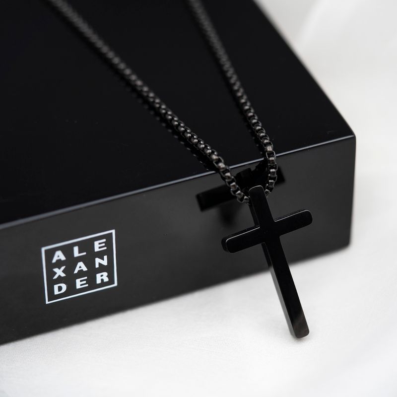 Smykke  stål sort kors 972521